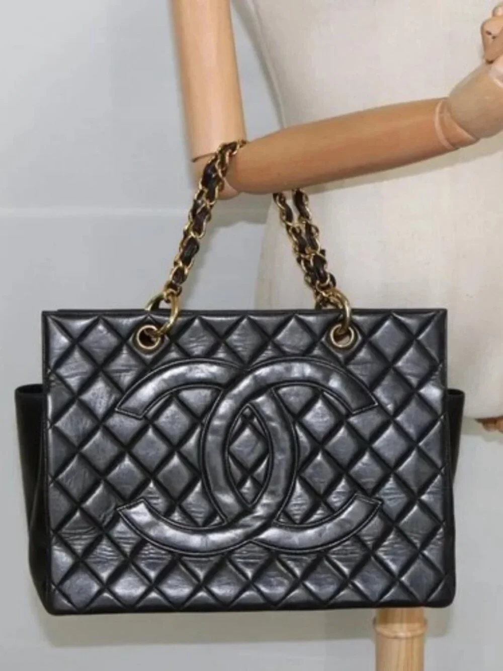 CHANEL Matelasse Chain Hand Bag Lamb Skin Black Gold CC Auth yk15908V